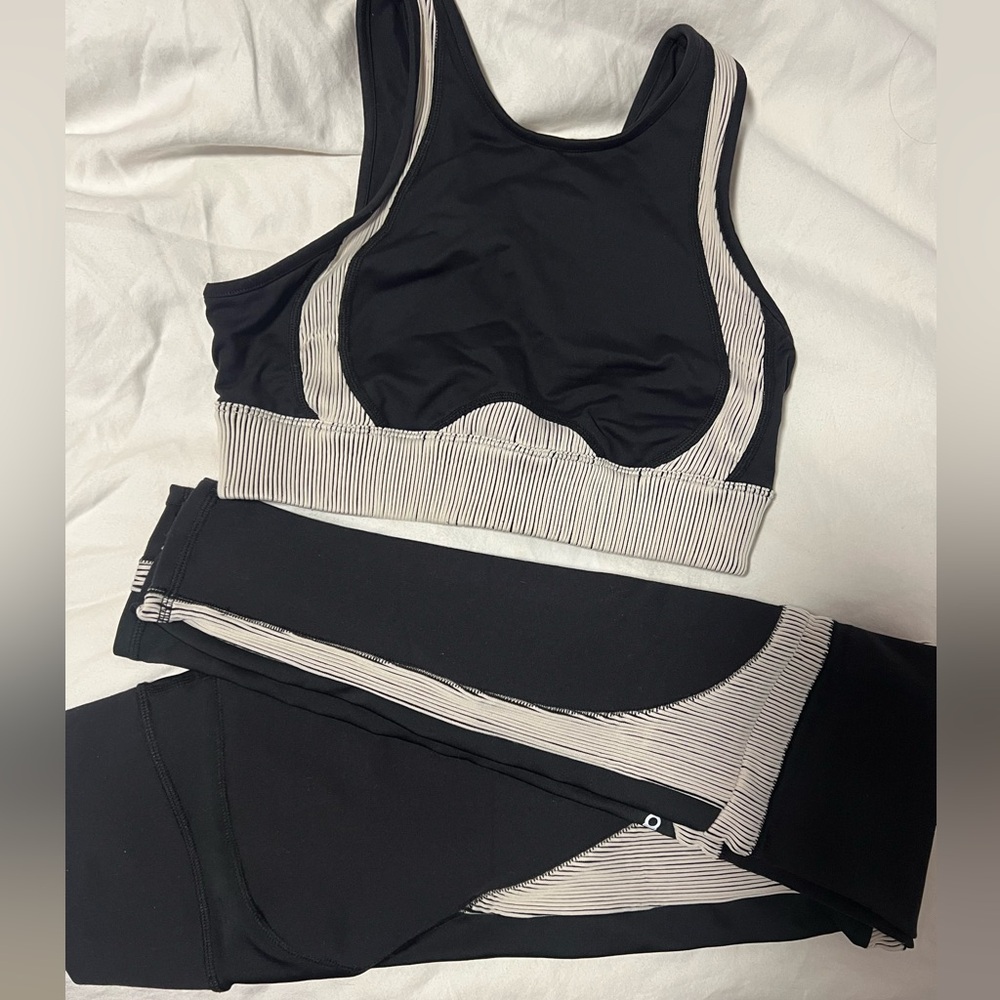 Alo Yoga leggings and bra set
